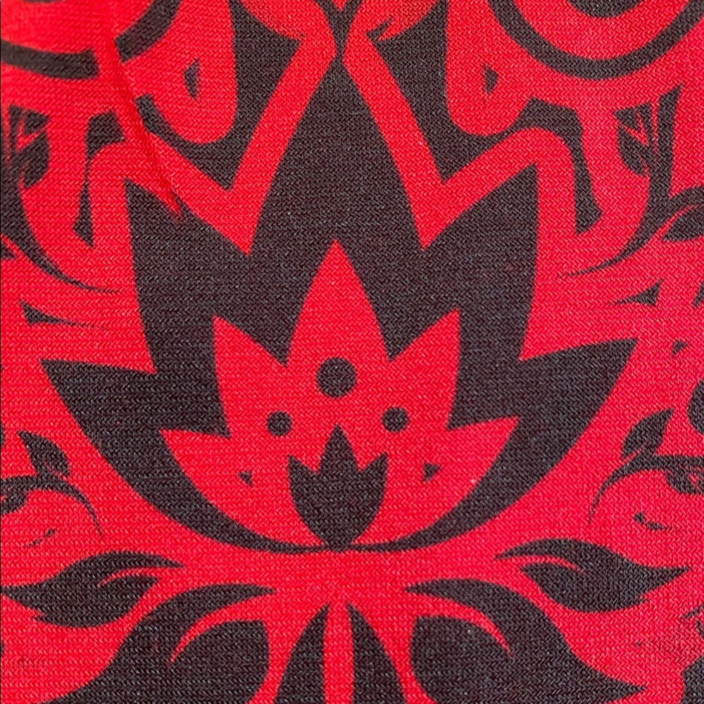 Lavish Sleeveless Top Red & Black - Picture 5 of 7